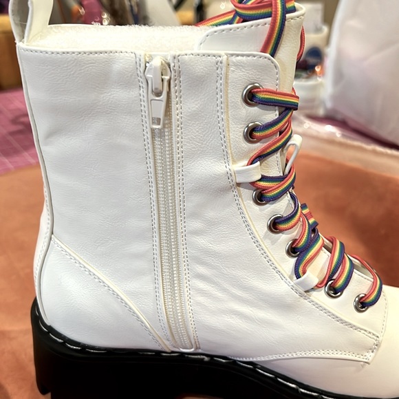 New White Rave Boots - Picture 13 of 14